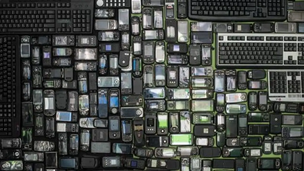 कबाड़ बने मोबाइल या लैपटॉप.. इससे पहले ही यहां बेच दें, मिलेंगे अच्छे दाम कबाड़ बने मोबाइल या लैपटॉप.. इससे पहले ही यहां बेच दें, मिलेंगे अच्छे दाम