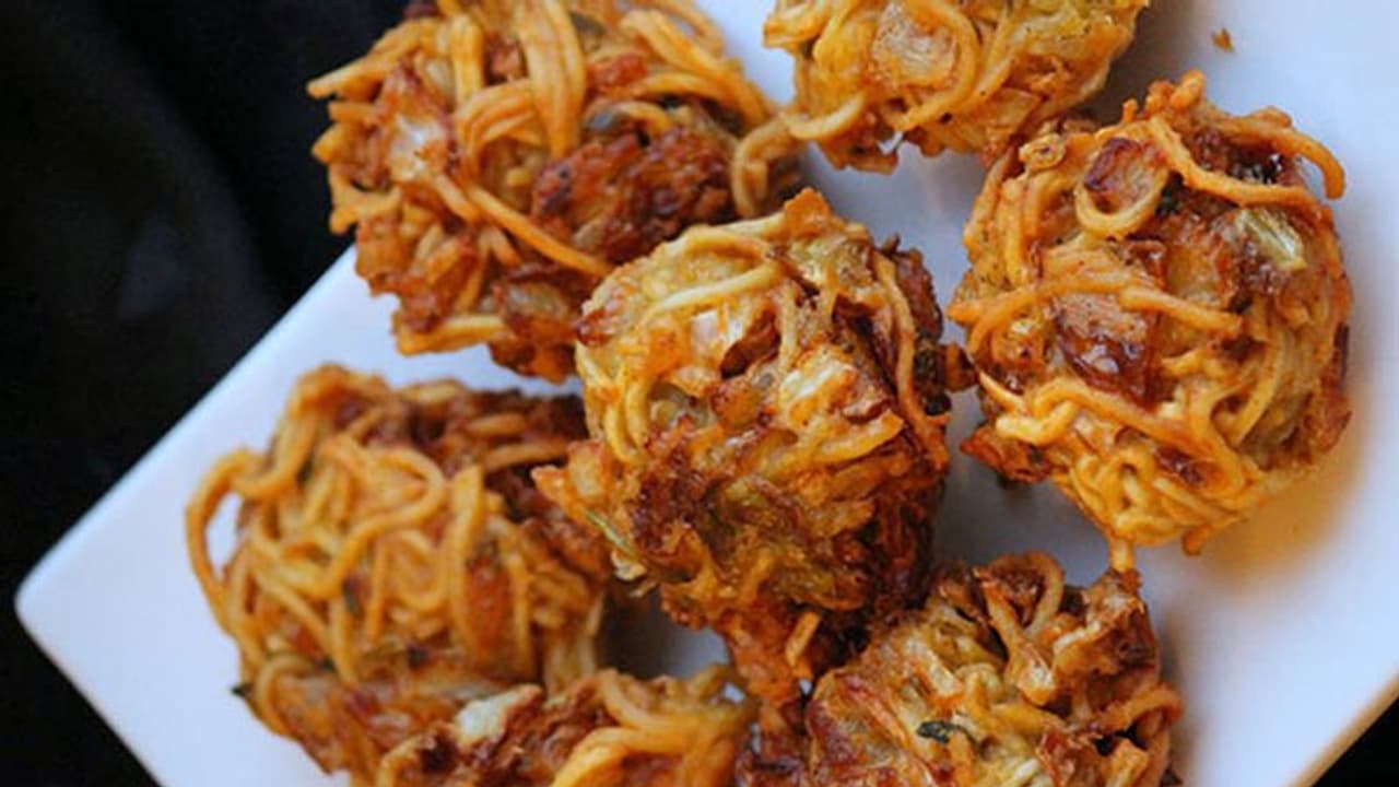 Noodles Pakoda : நூடுல்ஸ் பக்கோடா தெரியுமா? வாங்க பார்க்கலாம்.