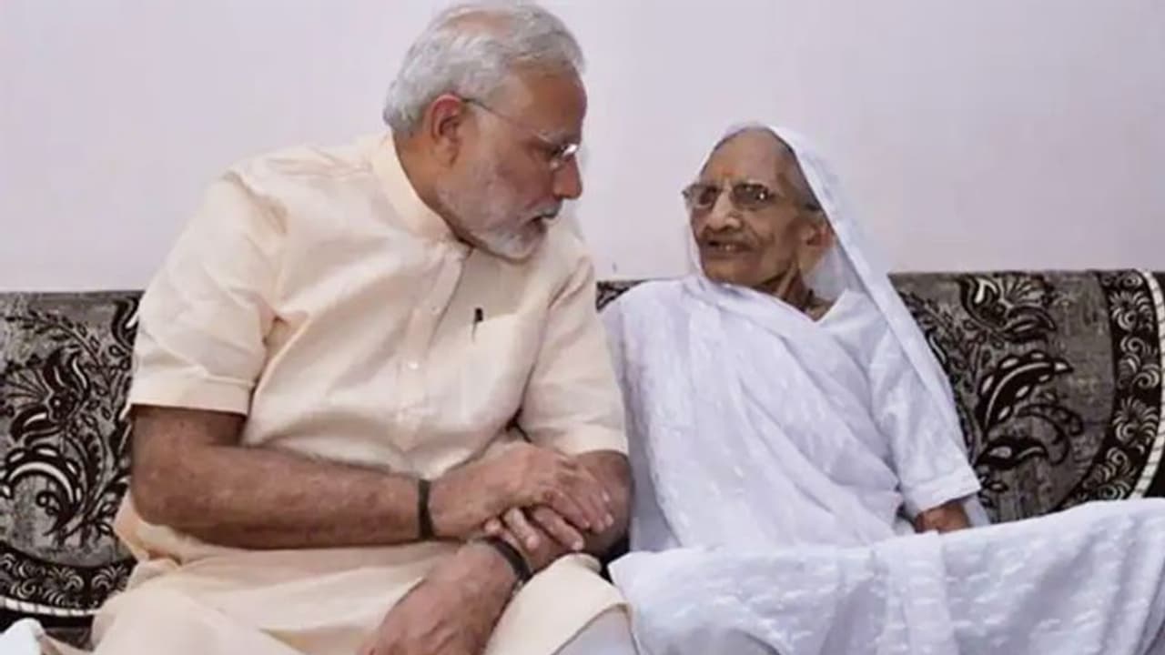 మెరుగుపడుతున్న ప్రధాని మోదీ తల్లి హీరాబెన్ ఆరోగ్యం.. ఒకటి రెండు రోజుల్లో డిశ్చార్జ్..!