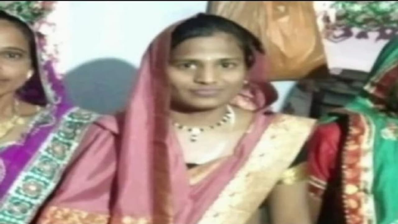 राजस्थान में छाछ बनाने के दौरान महिला की अचानक चली गई जान, PM रिपोर्ट से चौंकाने वाला सच आया सामने राजस्थान में छाछ बनाने के दौरान महिला की अचानक चली गई जान, PM रिपोर्ट से चौंकाने वाला सच आया सामने