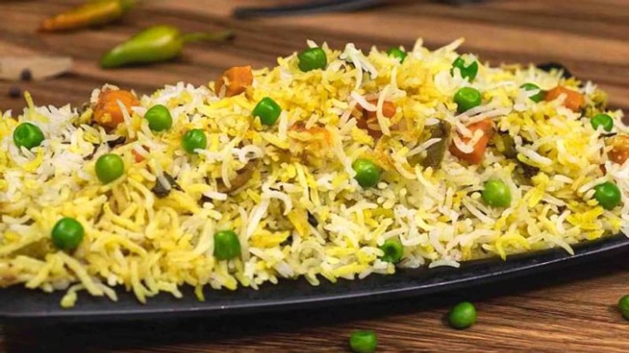 தேங்காய் பால் வச்சி இப்படி ஒருமுறை வெஜ் பிரியாணி செய்து பாருங்க...ருசியா இருக்கும்! தேங்காய் பால் வச்சி இப்படி ஒருமுறை வெஜ் பிரியாணி செய்து பாருங்க...ருசியா இருக்கும்!