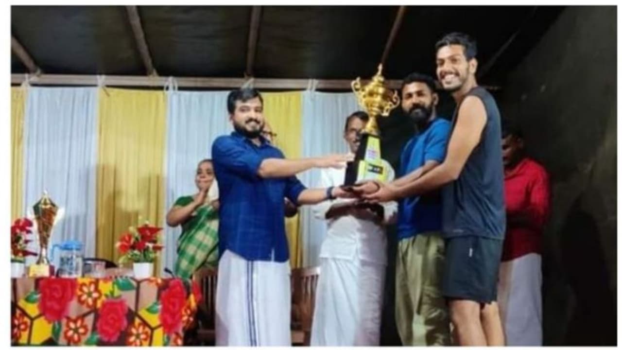 'ഷാജറിനെ വേട്ടയാടുന്നു'; ട്രോഫി വിവാദത്തിൽ ഡിവൈഎഫ്ഐ നേതാവിനെ പ്രതിരോധിച്ച് ആകാശ് തില്ലങ്കേരി 'ഷാജറിനെ വേട്ടയാടുന്നു'; ട്രോഫി വിവാദത്തിൽ ഡിവൈഎഫ്ഐ നേതാവിനെ പ്രതിരോധിച്ച് ആകാശ് തില്ലങ്കേരി