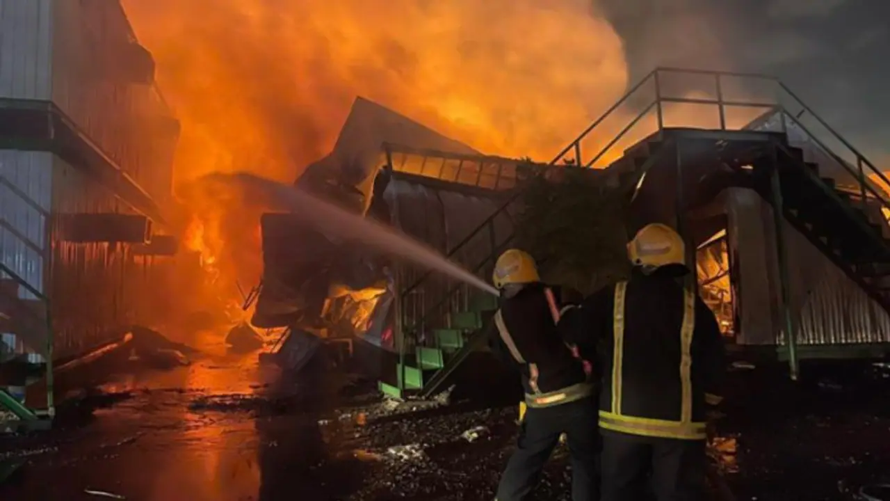 நாமக்கல்லில் வீட்டில் பதுக்கி வைத்திருந்த பட்டாசுகள் வெடித்து விபத்து! 4 பேர் உடல்சிதறி பலி! 5 பேர் படுகாயம்.!