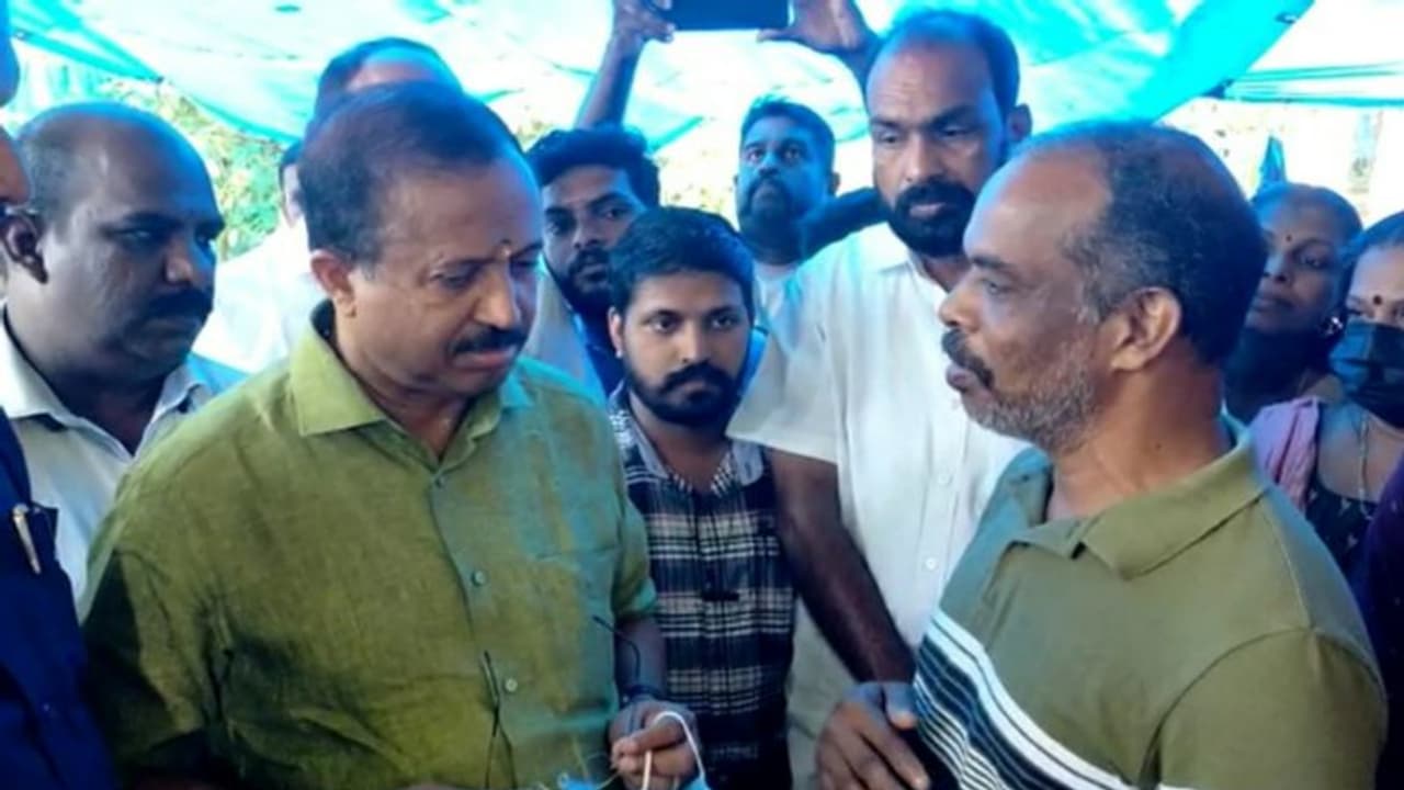 അഞ്ജുവിന്റെയും മക്കളുടെയും മൃതദേഹം നാട്ടിലെത്തിക്കും; ചെലവ് കേന്ദ്രം വഹിക്കുമെന്ന് കുടുംബത്തോട് വി മുരളീധരൻ