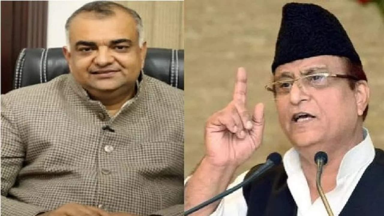 लखनऊ: आजम खान का सरकारी आवास आकाश सक्सेना को हुआ अलॉट, SP नेता के सियासी सफर का गवाह था यह बंगला लखनऊ: आजम खान का सरकारी आवास आकाश सक्सेना को हुआ अलॉट, SP नेता के सियासी सफर का गवाह था यह बंगला