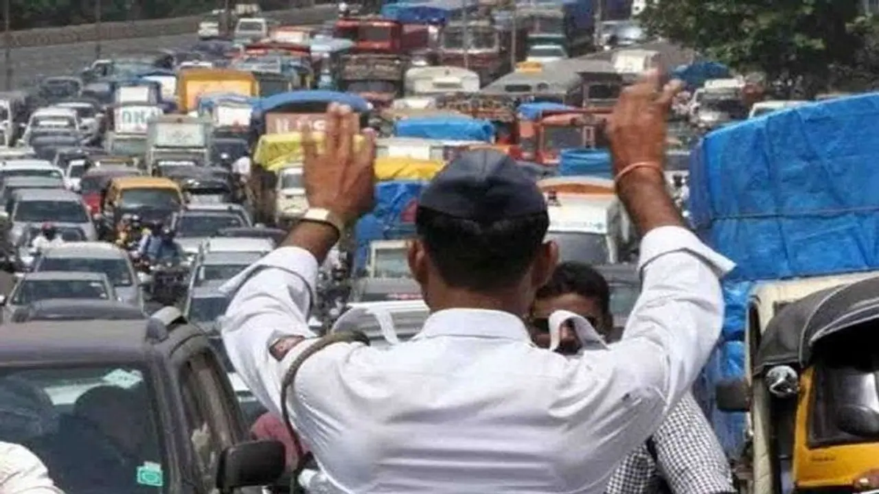 नए साल में सभी वाहनों में अनिवार्य होगा ट्रैकिंग डिवाइस, पैनिक बटन लगाए बिना नहीं मिलेगा परमिट नए साल में सभी वाहनों में अनिवार्य होगा ट्रैकिंग डिवाइस, पैनिक बटन लगाए बिना नहीं मिलेगा परमिट