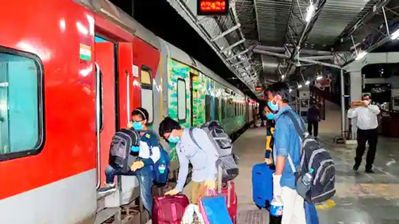 Cancel Trains Today: 29 दिसंबर को कैंसिल हुईं 275 ट्रेन, सफर से पहले यहां देखें पूरी लिस्ट Cancel Trains Today: 29 दिसंबर को कैंसिल हुईं 275 ट्रेन, सफर से पहले यहां देखें पूरी लिस्ट