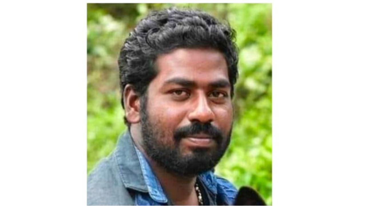ക്രിസ്മസ് ദിനത്തിൽ അയൽവാസിയെ വെട്ടി കൊലപ്പെടുത്താൻ ശ്രമിച്ച ശേഷം കടന്നുകളഞ്ഞ യുവാവ് അറസ്റ്റിൽ ക്രിസ്മസ് ദിനത്തിൽ അയൽവാസിയെ വെട്ടി കൊലപ്പെടുത്താൻ ശ്രമിച്ച ശേഷം കടന്നുകളഞ്ഞ യുവാവ് അറസ്റ്റിൽ