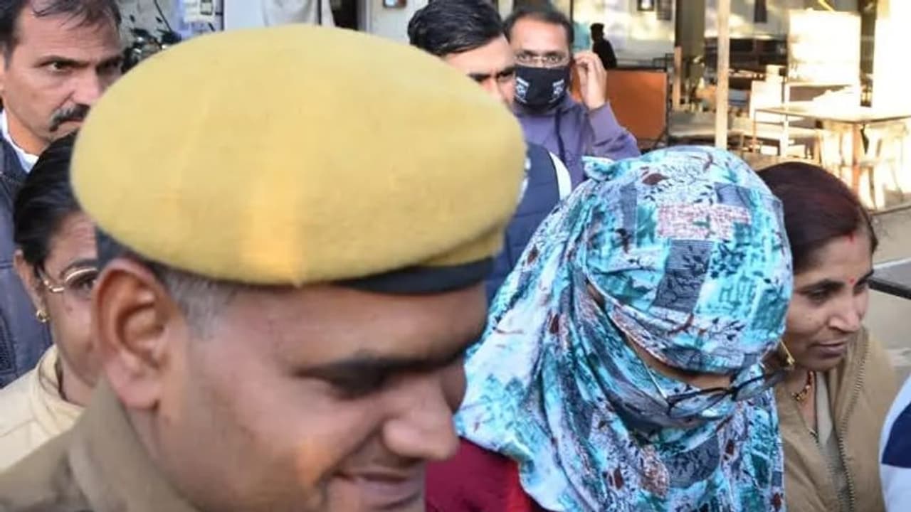 RTU कोटा की डर्टी पिक्चर फिल्म में नया ट्विस्ट, कांड की एक नायिका का भी हुआ खुलासा RTU कोटा की डर्टी पिक्चर फिल्म में नया ट्विस्ट, कांड की एक नायिका का भी हुआ खुलासा