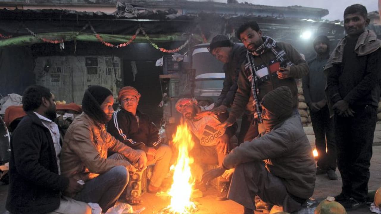 ಉತ್ತರ ಭಾರತದಲ್ಲಿ ಮುಂದುವರೆದ ಮೈಕೊರೆವ ಚಳಿ: ದಿಲ್ಲಿಯಲ್ಲಿ 1.8 ಡಿಗ್ರಿ ಉಷ್ಣಾಂಶ