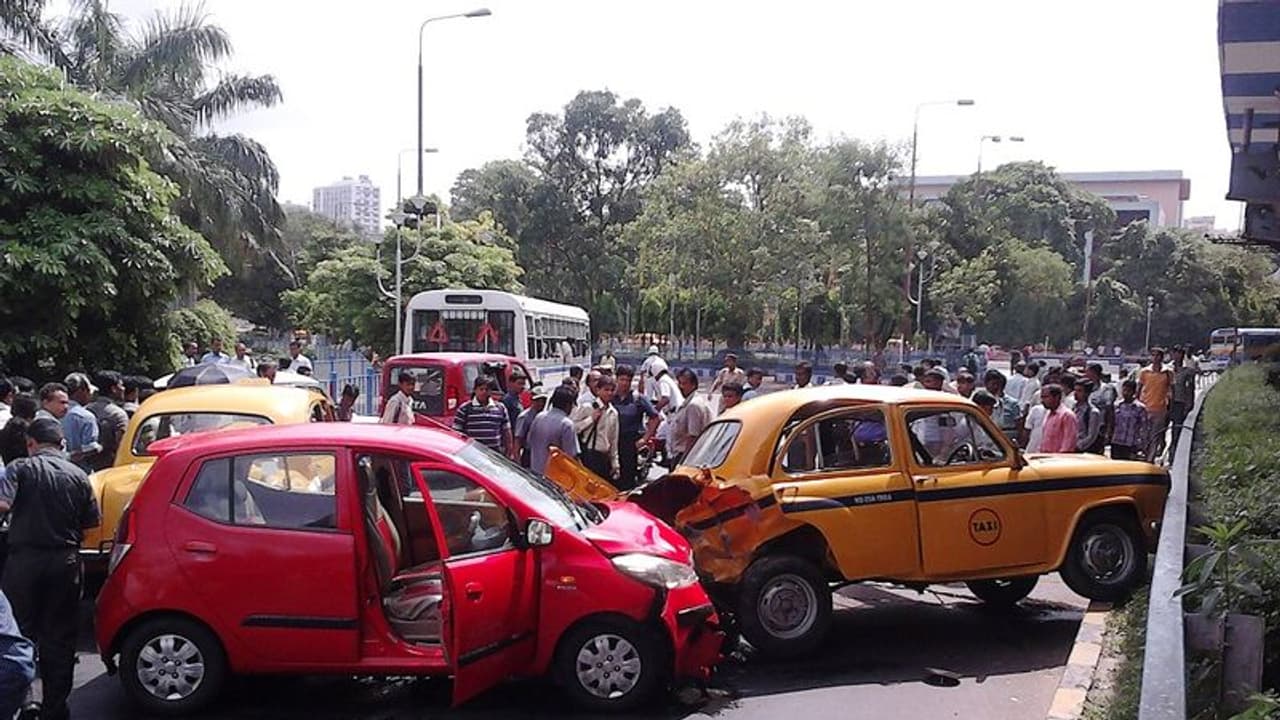 சாலை விபத்துகளில் 1.53 லட்சம் மரணங்கள் மத்திய அரசு தகவல் சாலை விபத்துகளில் 1.53 லட்சம் மரணங்கள் மத்திய அரசு தகவல்