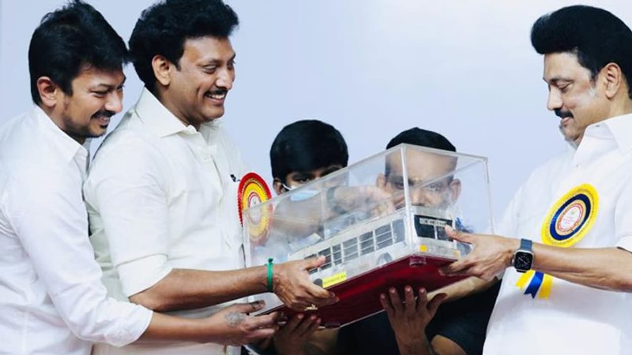 துணை முதல்வருக்கு நிகரான பொறுப்பை கையாளும் உதயநிதி.. ஒரே போடு போட்ட அமைச்சர் அன்பில் மகேஷ்..! துணை முதல்வருக்கு நிகரான பொறுப்பை கையாளும் உதயநிதி.. ஒரே போடு போட்ட அமைச்சர் அன்பில் மகேஷ்..!