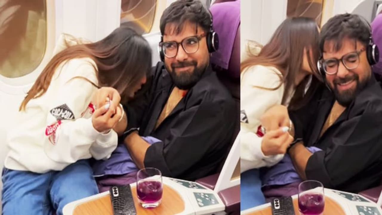 फ्लाइट में पति के साथ रोमांटिक हुई एक्ट्रेस, पार की सारी हदें, Video देख लोग बोले बेडरूम किस लिए होता है
