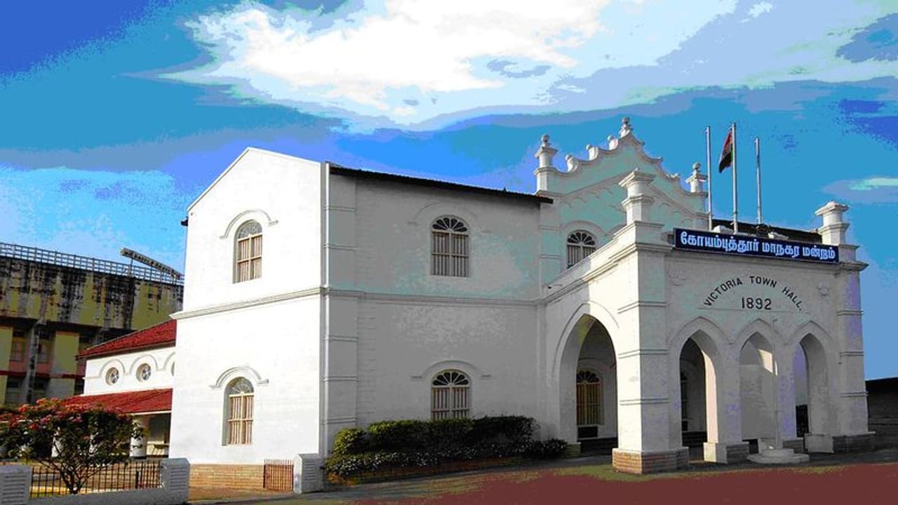 கோவை மாநகராட்சி அலுவலகத்தை முற்றுகையிட்டு அதிமுகவினர் ஆர்பாட்டம் கோவை மாநகராட்சி அலுவலகத்தை முற்றுகையிட்டு அதிமுகவினர் ஆர்பாட்டம்