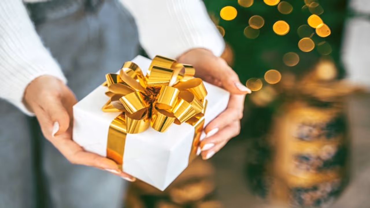 ಹೊಸ ವರ್ಷದ ಗಿಫ್ಟ್ ಜೊತೆ ಗೆಳತಿ ಗೆಳತಿ ಭೇಟಿಯಾಗಲು ಬಂದವನ ಕಂಬಕ್ಕೆ ಕಟ್ಟಿ ಹಾಕಿ ಹಲ್ಲೆ! ಹೊಸ ವರ್ಷದ ಗಿಫ್ಟ್ ಜೊತೆ ಗೆಳತಿ ಗೆಳತಿ ಭೇಟಿಯಾಗಲು ಬಂದವನ ಕಂಬಕ್ಕೆ ಕಟ್ಟಿ ಹಾಕಿ ಹಲ್ಲೆ!