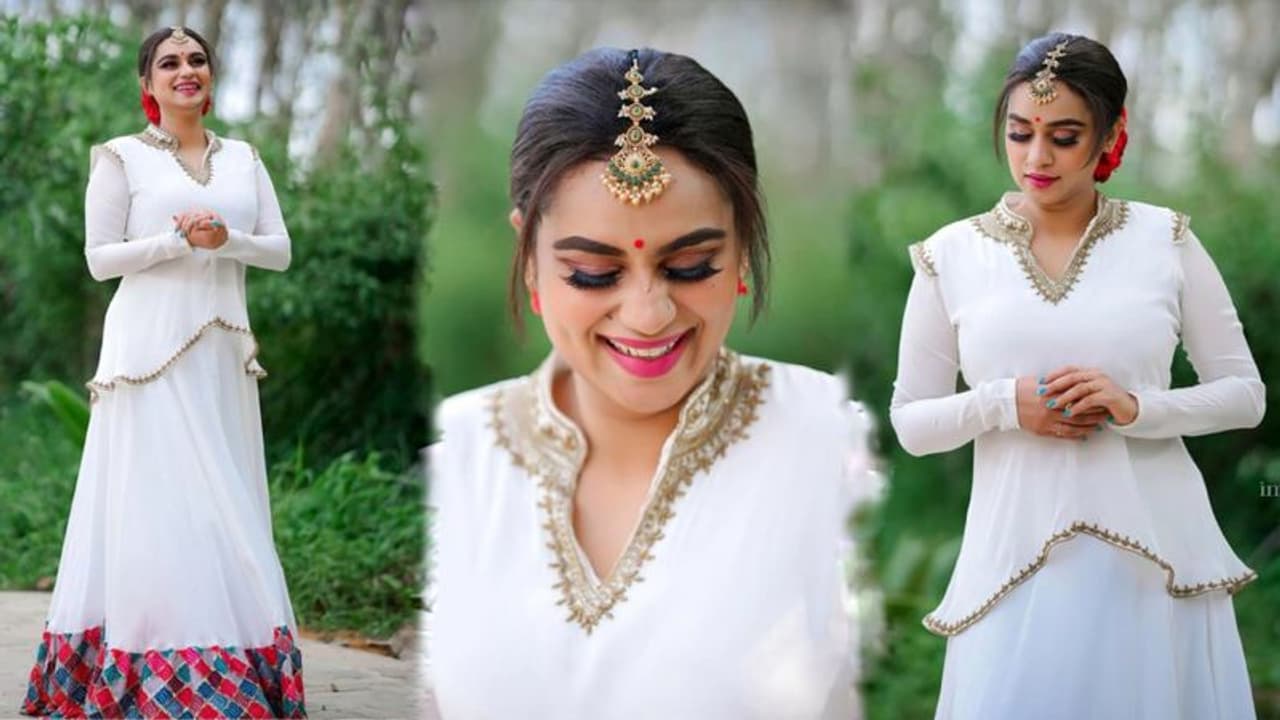 പാരമ്പര്യത്തിലേക്ക് ചുവടുവച്ച് ലക്ഷ്‍മി നക്ഷത്ര; ഫോട്ടോഷൂട്ട് ചിത്രങ്ങള്‍