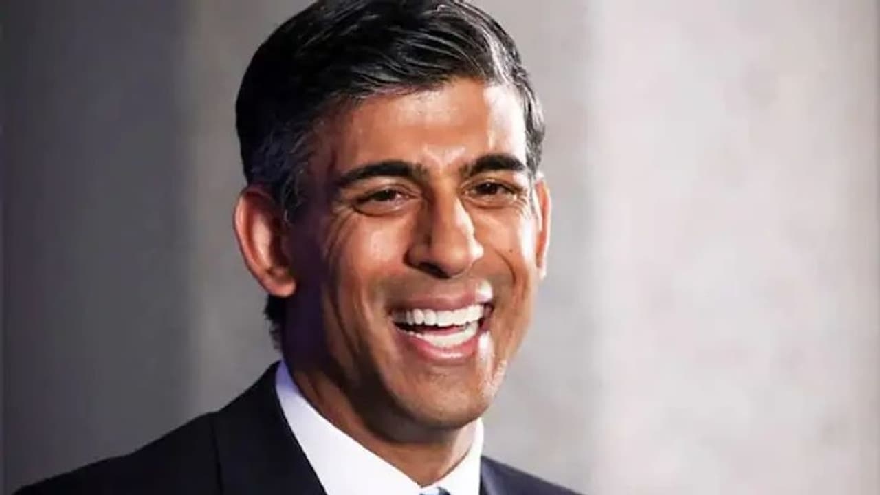 పద్మ అవార్డు అందుకున్న అత్తగారు సుధా మూర్తిపై యూకే ప్రధాని ఆసక్తికర కామెంట్ .. పద్మ అవార్డు అందుకున్న అత్తగారు సుధా మూర్తిపై యూకే ప్రధాని ఆసక్తికర కామెంట్ ..