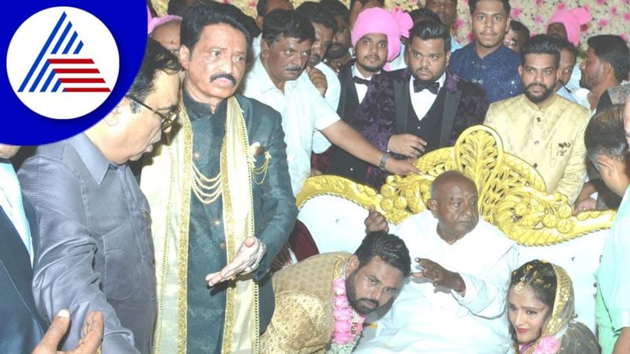 ಟಿಕೆಟ್ ನಿರ್ಧಾರ ಜನರದ್ದು, ಬಿ ಫಾರ್ಮ್ ನಿರ್ಧಾರ ನನ್ನದು: ಎಚ್.ಡಿ.ದೇವೇಗೌಡ ಟಿಕೆಟ್ ನಿರ್ಧಾರ ಜನರದ್ದು, ಬಿ ಫಾರ್ಮ್ ನಿರ್ಧಾರ ನನ್ನದು: ಎಚ್.ಡಿ.ದೇವೇಗೌಡ