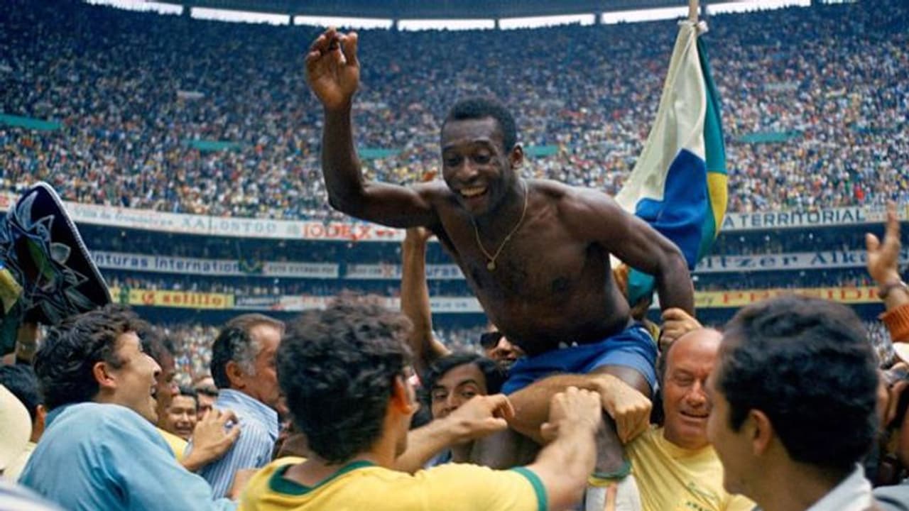 ഒറ്റമത്സരത്തിൽ ഇരുടീമുകൾക്കും വേണ്ടി കളത്തിൽ, മുപ്പത് വാര അകലെനിന്ന് ഫ്രീകിക്ക് ​ഗോൾ പെലെയുടെ അവസാന മത്സരം