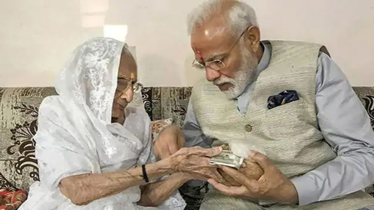 பிரதமர் மோடியின் தாயார் ஹீராபென் மோடி மறைவு..! அரசியல் கட்சி தலைவர்கள் இரங்கல் பிரதமர் மோடியின் தாயார் ஹீராபென் மோடி மறைவு..! அரசியல் கட்சி தலைவர்கள் இரங்கல்