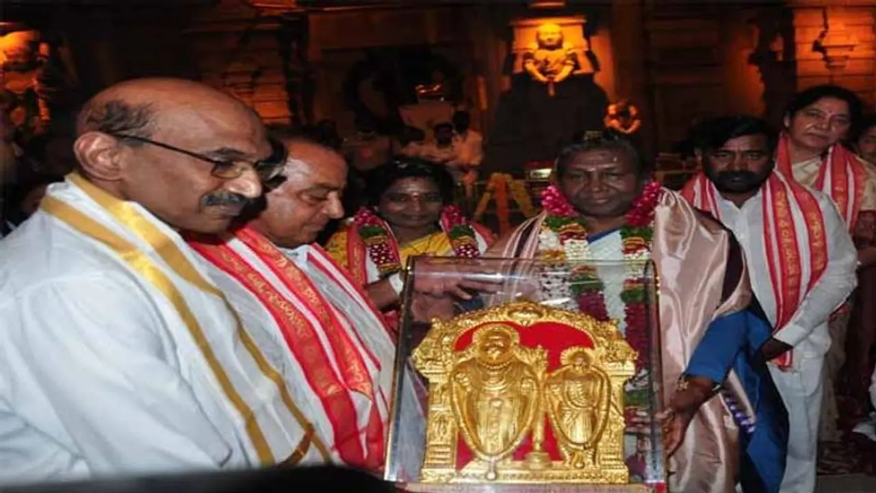 యాదాద్రి లక్ష్మీనరసింహస్వామి ఆలయంలో రాష్ట్రపతి ముర్ము పూజలు