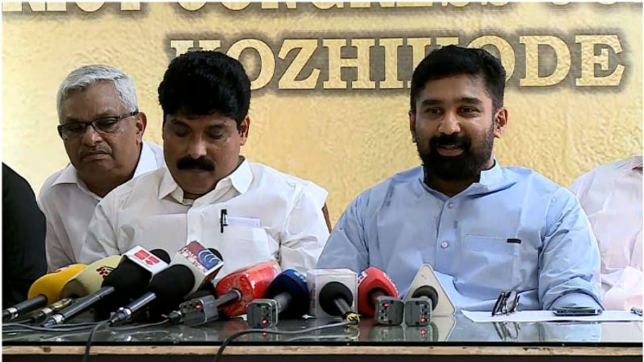 സോളാർ കേസ്:'മാനനഷ്ടകേസ് കൊടുക്കേണ്ടവർക്ക് എതിരെ കൊടുക്കും,ഉമ്മൻചാണ്ടിയോടും ജനങ്ങളോടും പിണറായി മാപ്പ് പറയണം,'