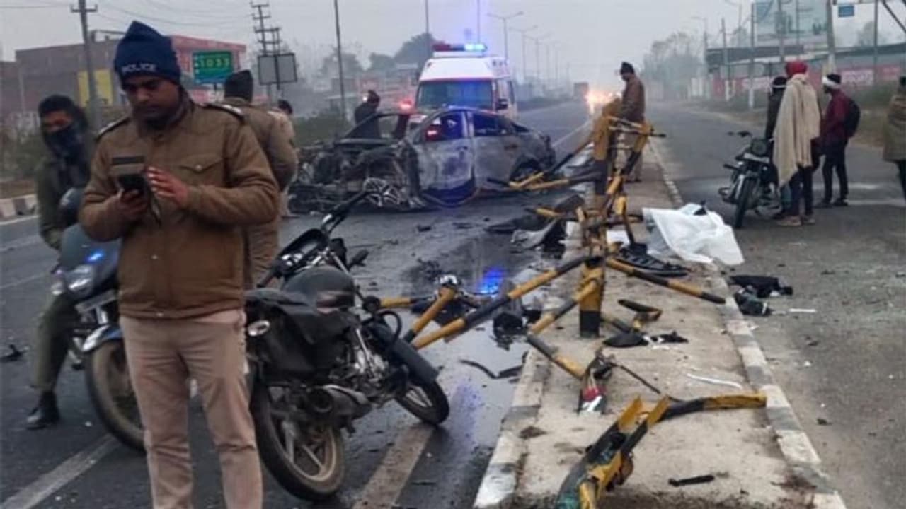 விபத்து நடந்த இடம் போர்க்களம் போல் காட்சியளித்தது.. ரிஷப் பண்ட் உயிர் பிழைத்தது மறுபிழைப்பு..! போலீஸார் தகவல் விபத்து நடந்த இடம் போர்க்களம் போல் காட்சியளித்தது.. ரிஷப் பண்ட் உயிர் பிழைத்தது மறுபிழைப்பு..! போலீஸார் தகவல்