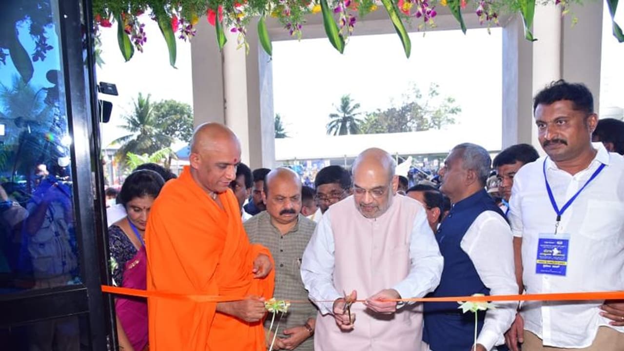 Mandya: ರಾಜ್ಯದ ಪ್ರತಿ ಗ್ರಾಮ ಪಂಚಾಯಿತಿಯಲ್ಲಿ ಹಾಲಿನ ಡೈರಿ ಸ್ಥಾಪನೆ: ಅಮಿತ್ ಶಾ ಘೋಷಣೆ Mandya: ರಾಜ್ಯದ ಪ್ರತಿ ಗ್ರಾಮ ಪಂಚಾಯಿತಿಯಲ್ಲಿ ಹಾಲಿನ ಡೈರಿ ಸ್ಥಾಪನೆ: ಅಮಿತ್ ಶಾ ಘೋಷಣೆ