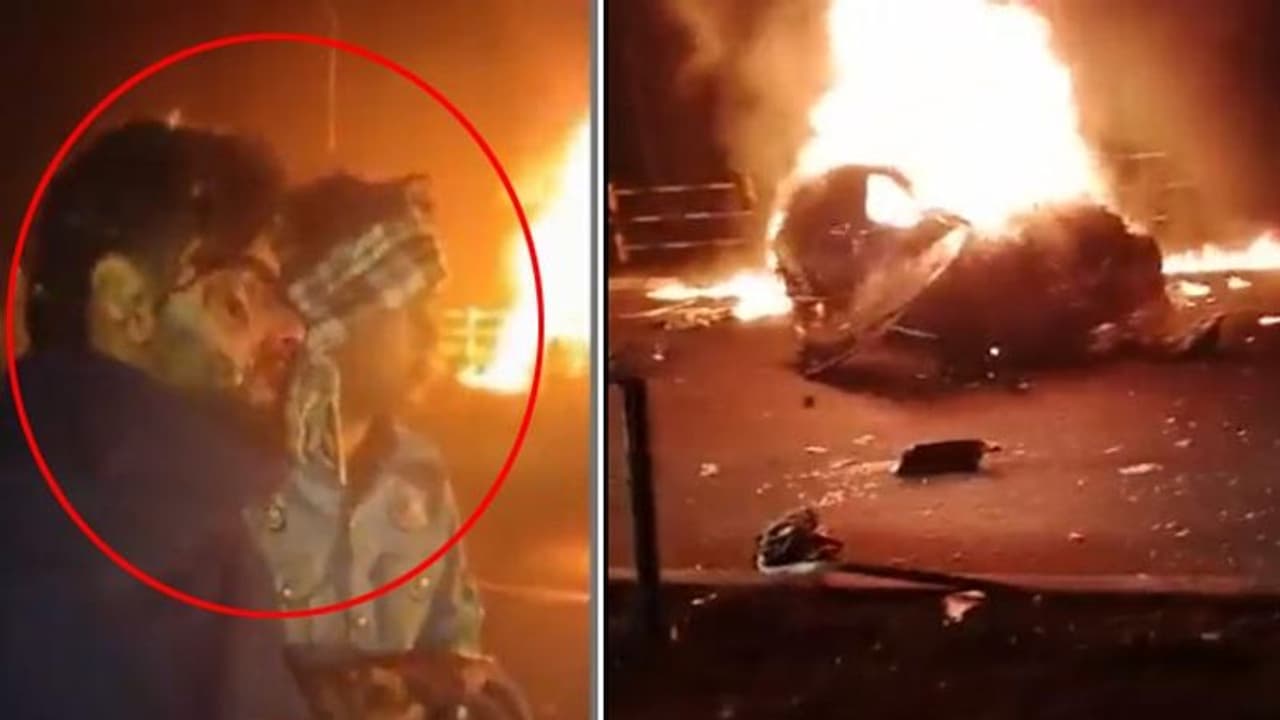 एक्सीडेंट के बाद ऋषभ पंत के 2 वीडियो आए सामने, जलती कार से निकले बाहर और ट्रक ड्राइवर्स ने पहचाना एक्सीडेंट के बाद ऋषभ पंत के 2 वीडियो आए सामने, जलती कार से निकले बाहर और ट्रक ड्राइवर्स ने पहचाना