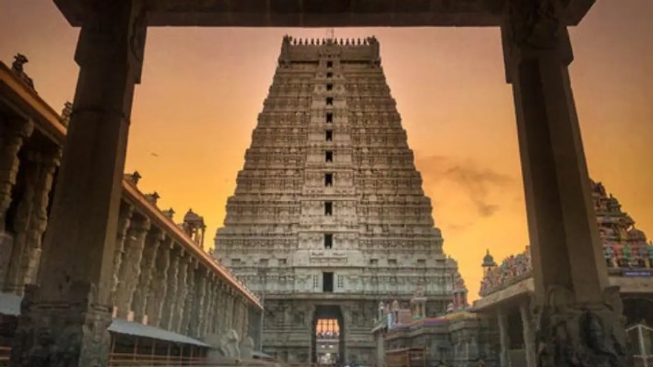 Temple Entry Rules: ದೇವಾಲಯದ ಮೆಟ್ಟಿಲನ್ನು ಮುಟ್ಟಿ ಒಳ ಪ್ರವೇಶಿಸುವುದೇಕೆ?