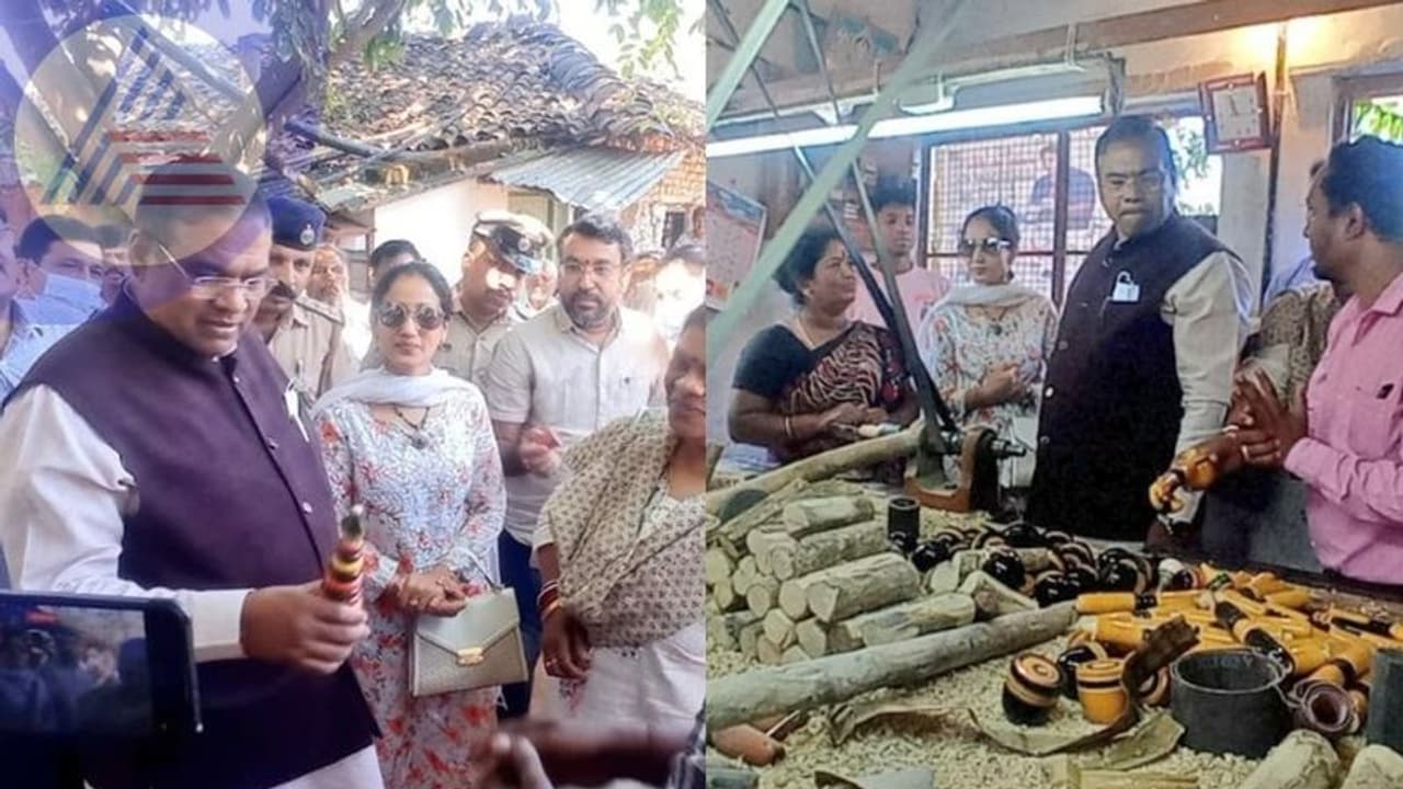 ಚನ್ನಪಟ್ಟಣ ಮಹಿಳೆಯರಿಗೆ ಶಭಾಷ್ ಎಂದ ಕೇಂದ್ರ ಸಚಿವ ಫಗ್ಗನ್ ಸಿಂಗ್: ಆಟಿಕೆ ನೋಡಿ ಫುಲ್ ಖುಷ್ ಚನ್ನಪಟ್ಟಣ ಮಹಿಳೆಯರಿಗೆ ಶಭಾಷ್ ಎಂದ ಕೇಂದ್ರ ಸಚಿವ ಫಗ್ಗನ್ ಸಿಂಗ್: ಆಟಿಕೆ ನೋಡಿ ಫುಲ್ ಖುಷ್