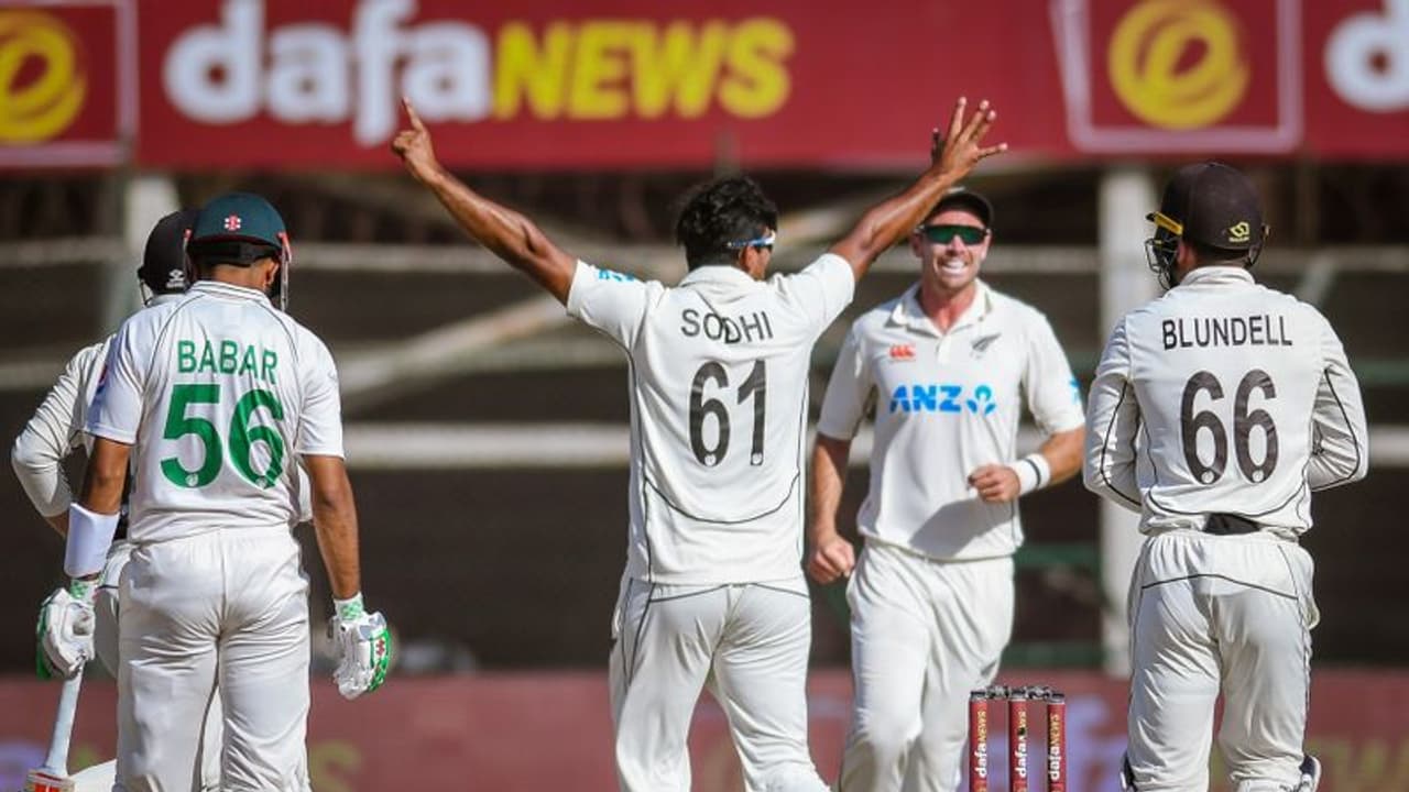 കറാച്ചിയിൽ ആവേശം കൂട്ടി പാക് ധീരത; പിന്നാലെ തകര്ത്തടിച്ച് ന്യൂസിലന്ഡ്; ഒടുവില് ആവേശം കെടുത്തി സമനില കറാച്ചിയിൽ ആവേശം കൂട്ടി പാക് ധീരത; പിന്നാലെ തകര്ത്തടിച്ച് ന്യൂസിലന്ഡ്; ഒടുവില് ആവേശം കെടുത്തി സമനില