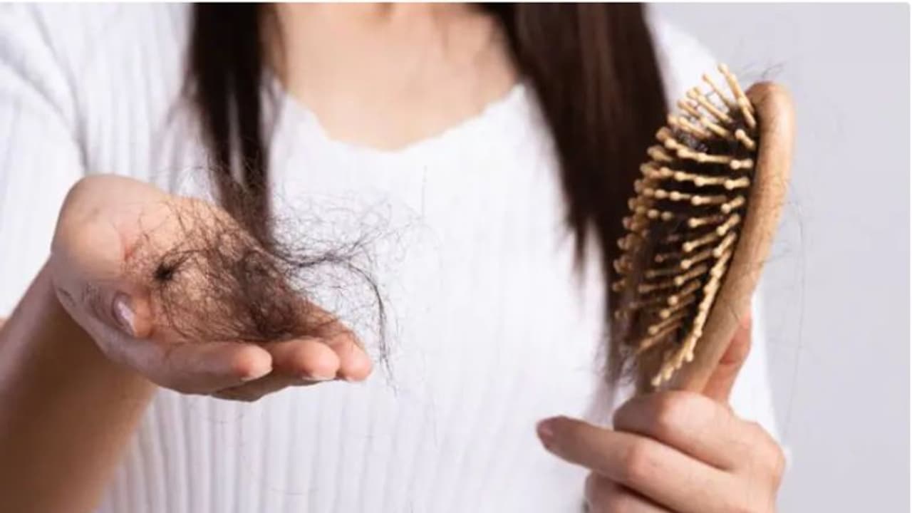 തലമുടി കൊഴിച്ചില്‍ തടയാന്‍ അടുക്കളയിലുള്ള ഈ വസ്തുക്കള്‍ ഇങ്ങനെ ഉപയോഗിക്കാം...