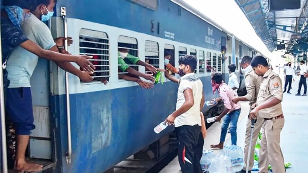 Cancel Trains Today: 31 दिसंबर को कैंसिल हुईं 229 ट्रेन, यात्रा से पहले यहां देखें पूरी लिस्ट Cancel Trains Today: 31 दिसंबर को कैंसिल हुईं 229 ट्रेन, यात्रा से पहले यहां देखें पूरी लिस्ट