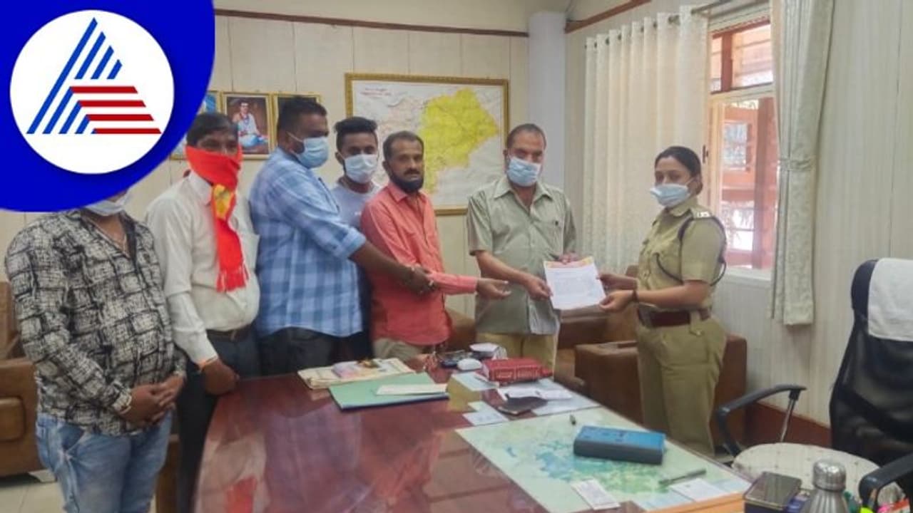 Chikkamagaluru: ಕಾಫಿನಾಡಲ್ಲಿ ಹೊಸ ವರ್ಷದ ಆಚರಣೆಗೆ ಬಜರಂಗದಳ ವಿರೋಧ Chikkamagaluru: ಕಾಫಿನಾಡಲ್ಲಿ ಹೊಸ ವರ್ಷದ ಆಚರಣೆಗೆ ಬಜರಂಗದಳ ವಿರೋಧ