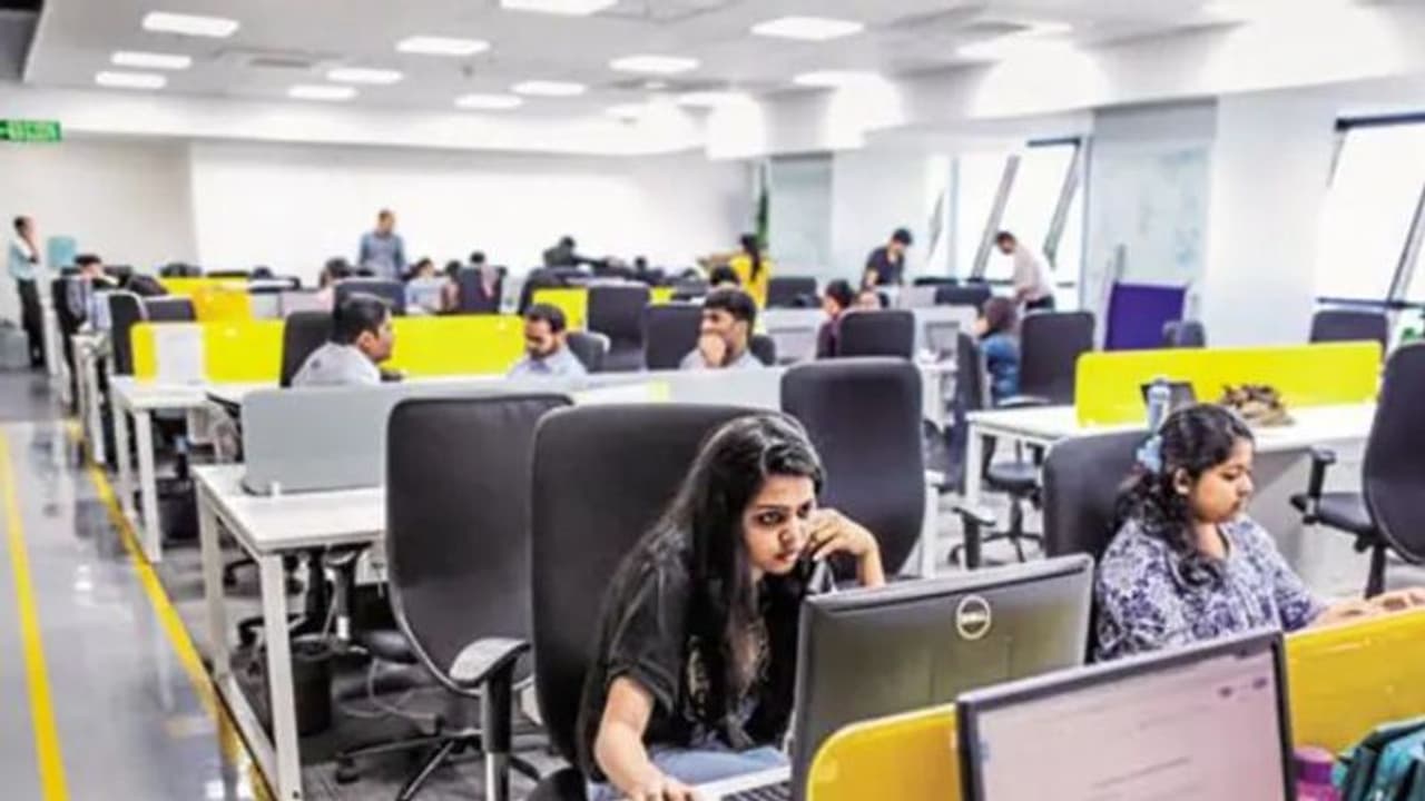 லீவில் இருக்கும் ஊழியரை தொந்தரவு செய்யக்கூடாது.. மீறினால் 1 லட்சம் அபராதம் ட்ரீம் 11 நிறுவனம் அதிரடி லீவில் இருக்கும் ஊழியரை தொந்தரவு செய்யக்கூடாது.. மீறினால் 1 லட்சம் அபராதம் ட்ரீம் 11 நிறுவனம் அதிரடி