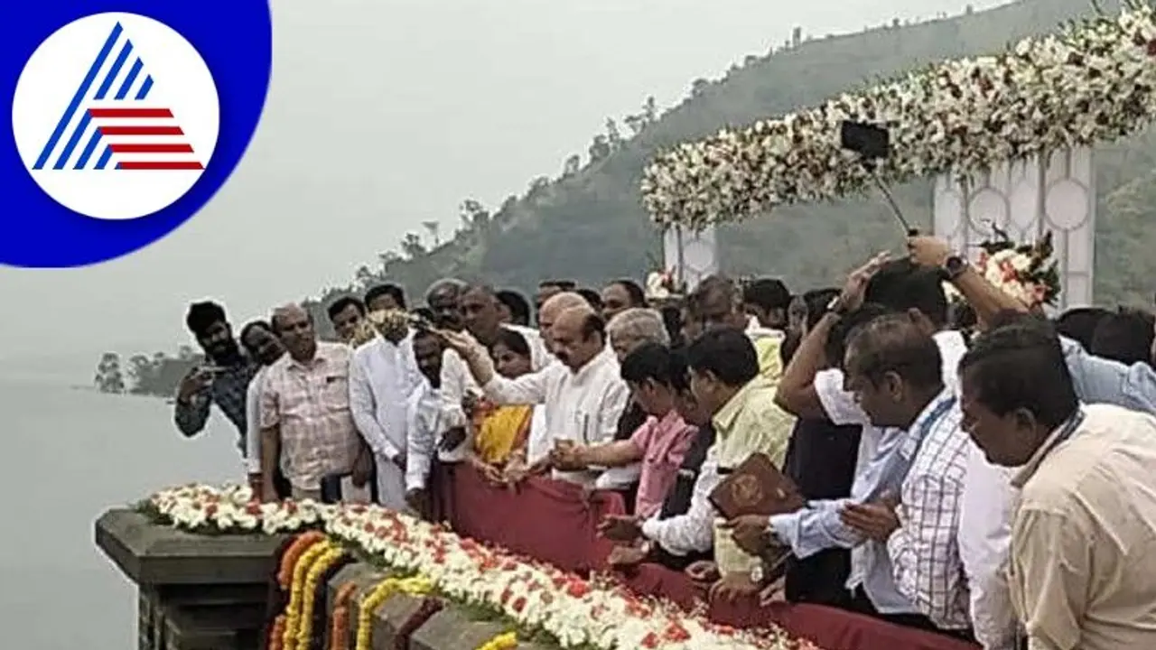 Chitradurga : ಬರದ ನಾಡಿನ ಅನ್ನದಾತರಿಗೆ ಹರ್ಷದ ವರ್ಷ Chitradurga : ಬರದ ನಾಡಿನ ಅನ್ನದಾತರಿಗೆ ಹರ್ಷದ ವರ್ಷ