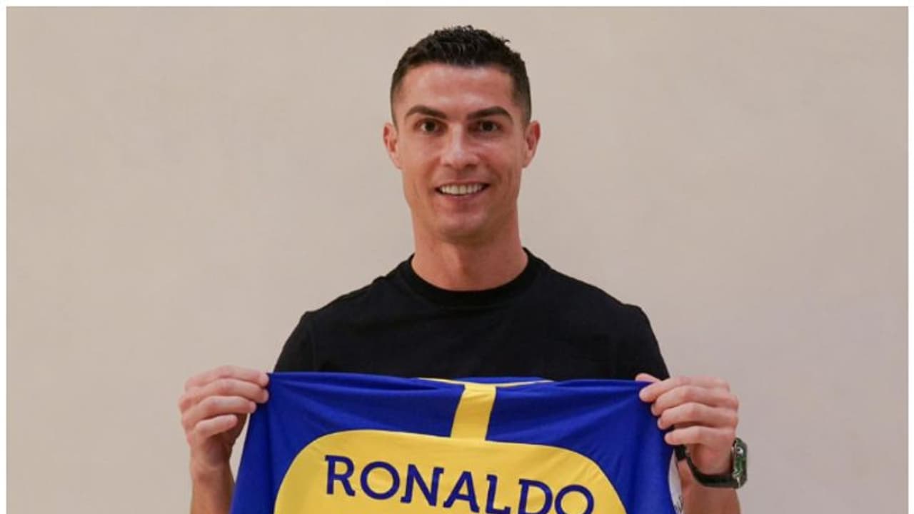 ക്രിസ്റ്റ്യാനോ റൊണാൾഡോ ഇനി അൽ നസറിൽ, സൂപ്പർ താരത്തെ സ്വന്തമാക്കിയത് റെക്കോഡ് തുകയ്ക്ക് 