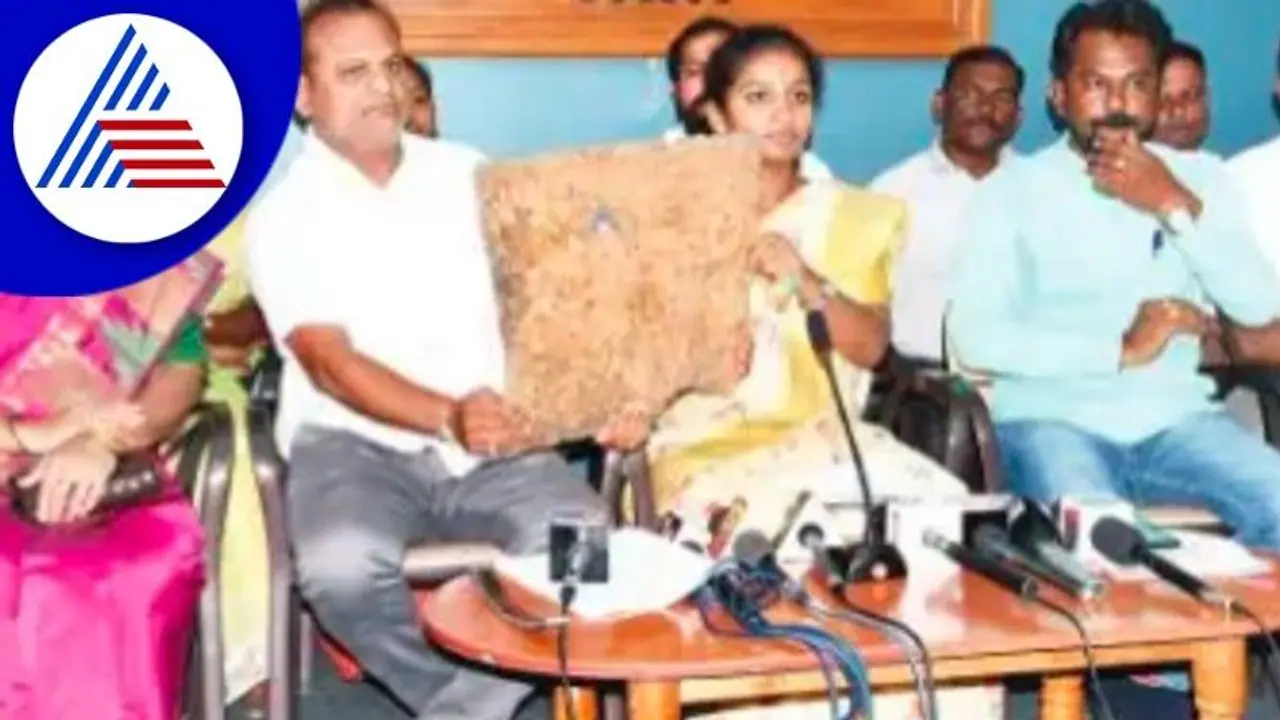 ಗದಗ: ಕುಡಿವ ನೀರಿನ ಸಮಸ್ಯೆ ಉಲ್ಬಣಕ್ಕೆ ಎಚ್ಕೆ ಪಾಟೀಲ್ ಹೊಣೆ; ನಗರಸಭೆ ಅಧ್ಯಕ್ಷೆ ಉಷಾ ದಾಸರ ಗದಗ: ಕುಡಿವ ನೀರಿನ ಸಮಸ್ಯೆ ಉಲ್ಬಣಕ್ಕೆ ಎಚ್ಕೆ ಪಾಟೀಲ್ ಹೊಣೆ; ನಗರಸಭೆ ಅಧ್ಯಕ್ಷೆ ಉಷಾ ದಾಸರ