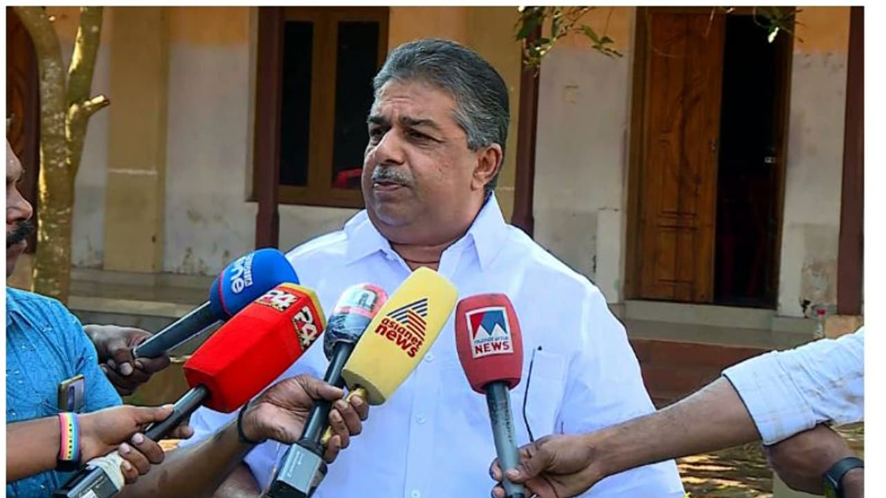 'ഭരണഘടനയോട് അങ്ങേയറ്റത്തെ ബഹുമാനം, ആക്ഷേപിച്ചിട്ടില്ല'; ആവർത്തിച്ച് സജി ചെറിയാൻ 'ഭരണഘടനയോട് അങ്ങേയറ്റത്തെ ബഹുമാനം, ആക്ഷേപിച്ചിട്ടില്ല'; ആവർത്തിച്ച് സജി ചെറിയാൻ