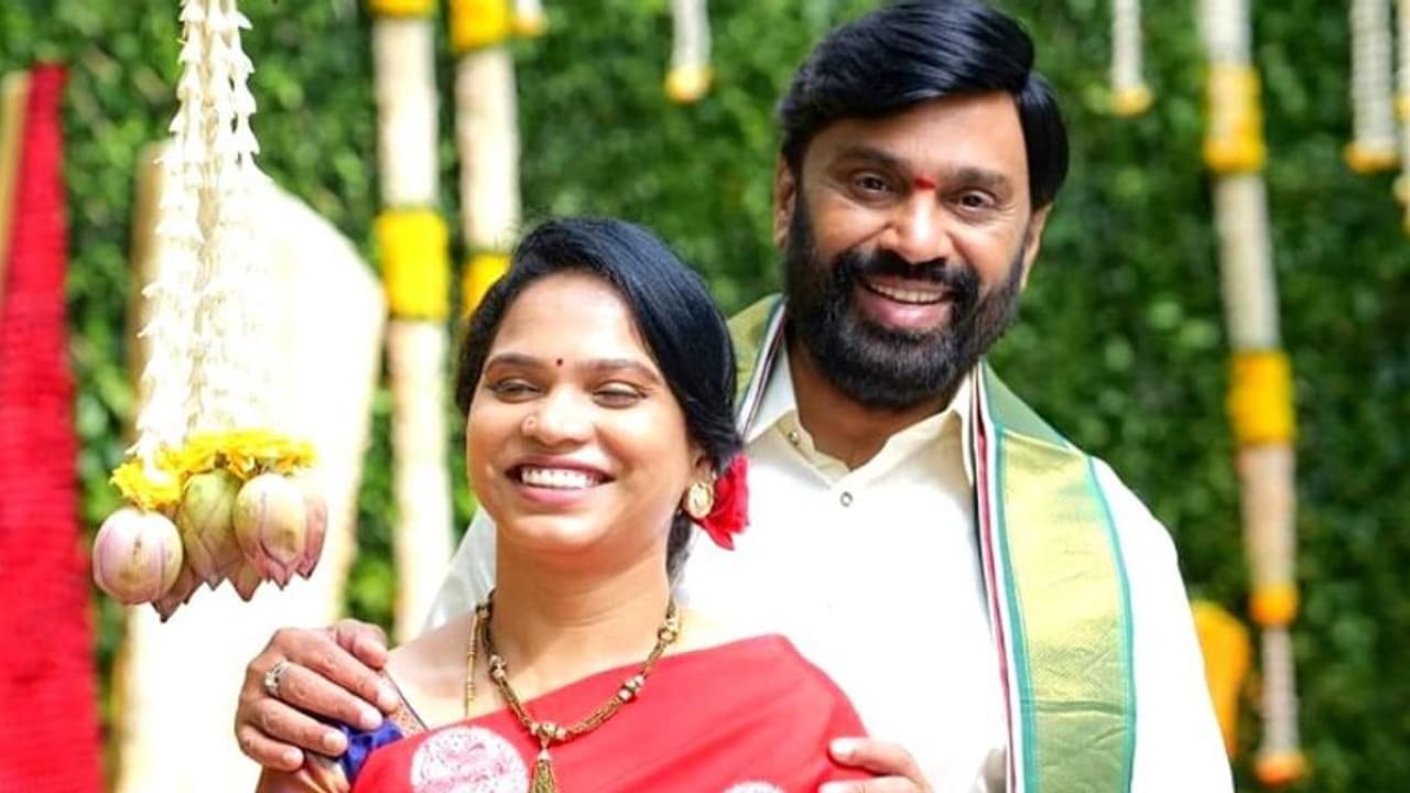 ಹೊಸ ವರ್ಷದ ಮೊದಲ ದಿನವೇ ಜನಾರ್ದನ ರೆಡ್ಡಿ ಹೊಸ ಆಟ: ಬಳ್ಳಾರಿಯಲ್ಲಿ ಕಣಕ್ಕಿಳೀತಾರಾ ರೆಡ್ಡಿ ಪತ್ನಿ..? ಹೊಸ ವರ್ಷದ ಮೊದಲ ದಿನವೇ ಜನಾರ್ದನ ರೆಡ್ಡಿ ಹೊಸ ಆಟ: ಬಳ್ಳಾರಿಯಲ್ಲಿ ಕಣಕ್ಕಿಳೀತಾರಾ ರೆಡ್ಡಿ ಪತ್ನಿ..?