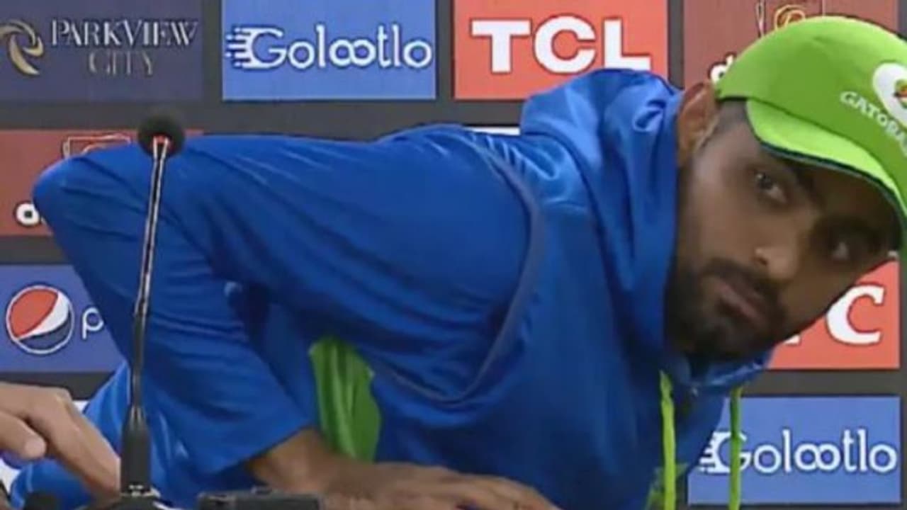 ఆటతో కాదు.. కంటి చూపుతో చంపేస్తా..! జర్నలిస్టుపై బాబర్ సీరియస్.. వీడియో వైరల్ ఆటతో కాదు.. కంటి చూపుతో చంపేస్తా..! జర్నలిస్టుపై బాబర్ సీరియస్.. వీడియో వైరల్