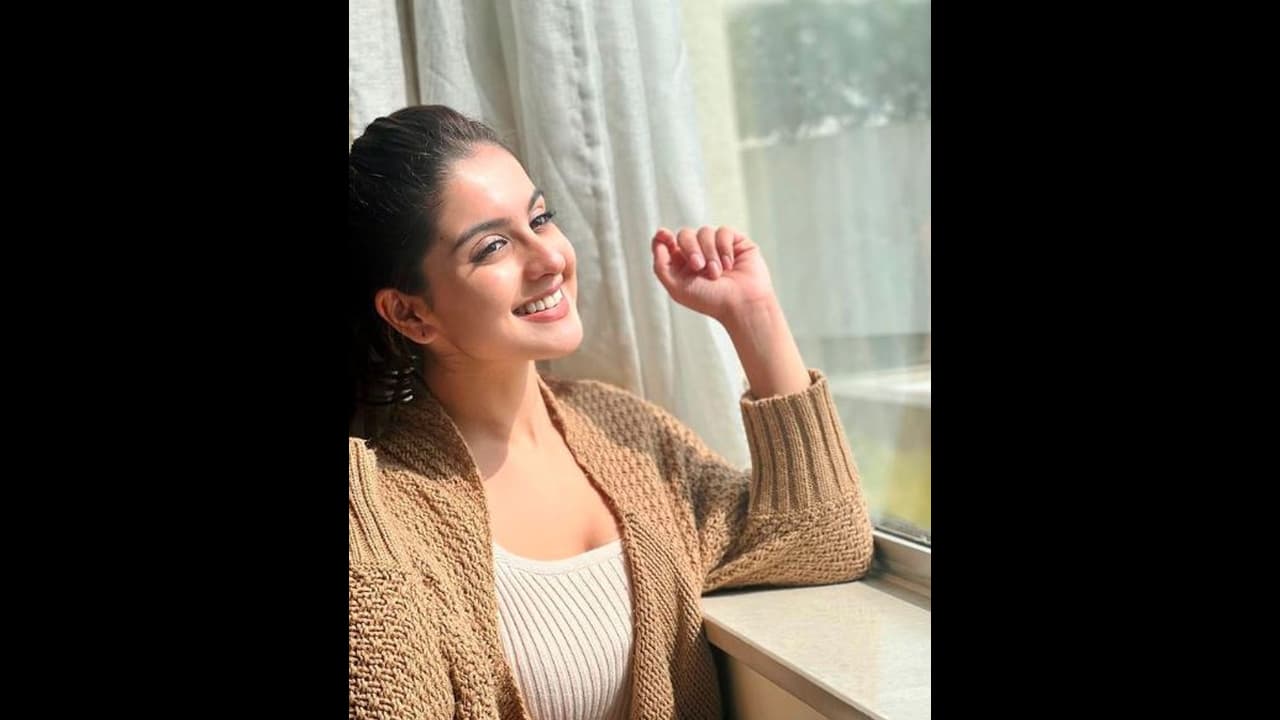 Tunisha Sharma death case: Actor Sheezan Khan seeks bail, hearing on January 7 Tunisha Sharma death case: Actor Sheezan Khan seeks bail, hearing on January 7