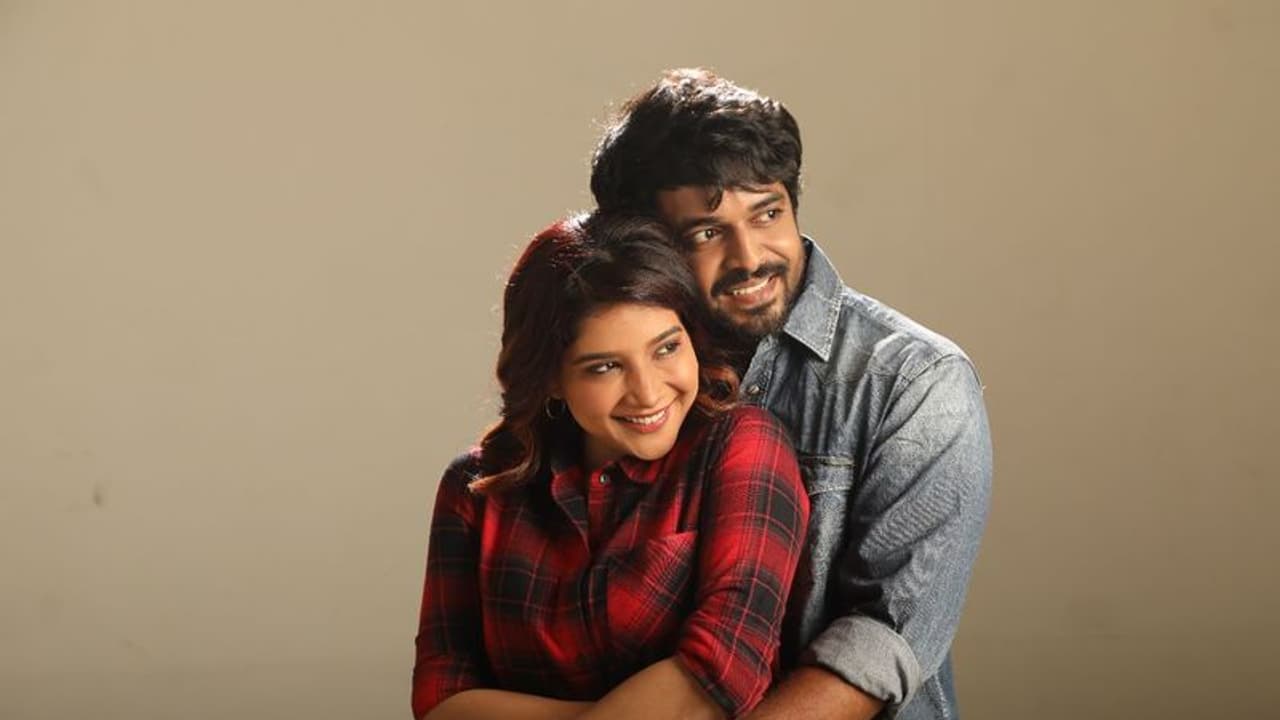 விஜய் சேதுபதி வெளியிட்ட பிக்பாஸ் சாக்ஷி அகர்வாலின் 'பொய்யின்றி அமையாது உலகு' படத்தின் ஃபர்ஸ்ட் லுக்! விஜய் சேதுபதி வெளியிட்ட பிக்பாஸ் சாக்ஷி அகர்வாலின் 'பொய்யின்றி அமையாது உலகு' படத்தின் ஃபர்ஸ்ட் லுக்!