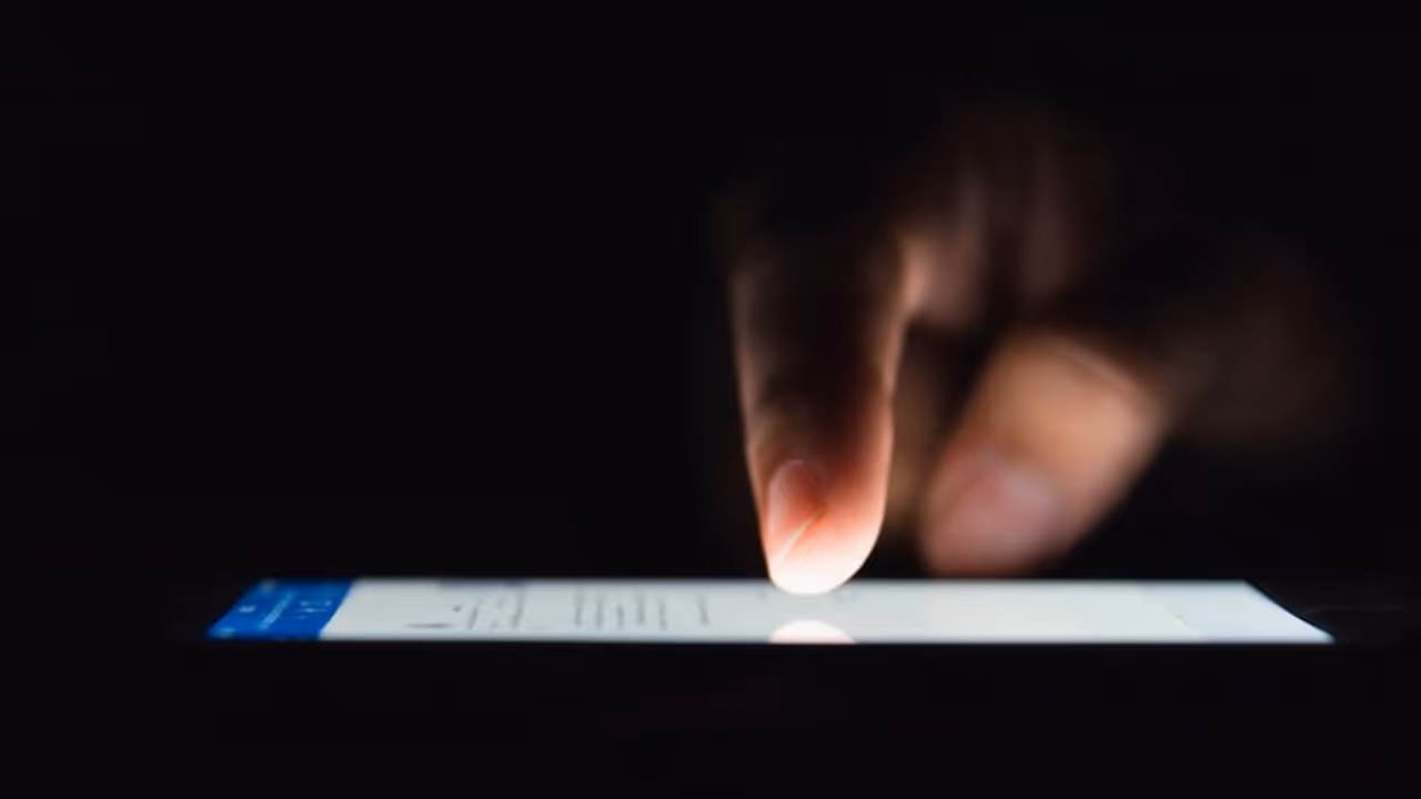 ഫേസ്ബുക്ക് ഫ്രണ്ട് ചതിച്ചു; യുവതിക്ക് നഷ്ടമായത് 10 ലക്ഷം രൂപ