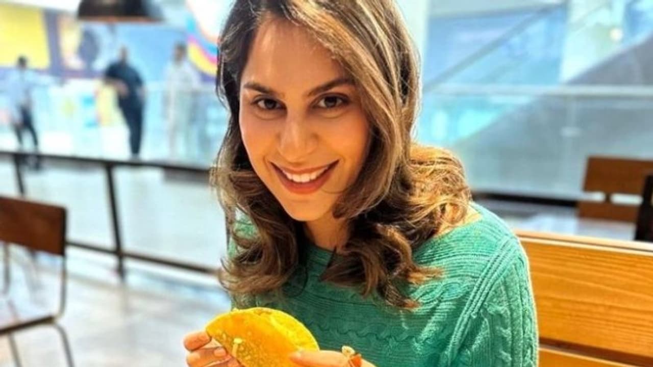 'ഗര്ഭകാലത്തെ കൊതി';ഫോട്ടോ പങ്കുവച്ച് സൂപ്പര് താരത്തിന്റെ ഭാര്യ 'ഗര്ഭകാലത്തെ കൊതി';ഫോട്ടോ പങ്കുവച്ച് സൂപ്പര് താരത്തിന്റെ ഭാര്യ