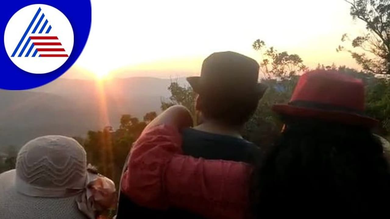 Kodagu: ವರ್ಷದ ಕೊನೆಯ ಸೂರ್ಯಾಸ್ತ ಕಣ್ತುಂಬಿಕೊಂಡ ಪ್ರವಾಸಿಗರು!