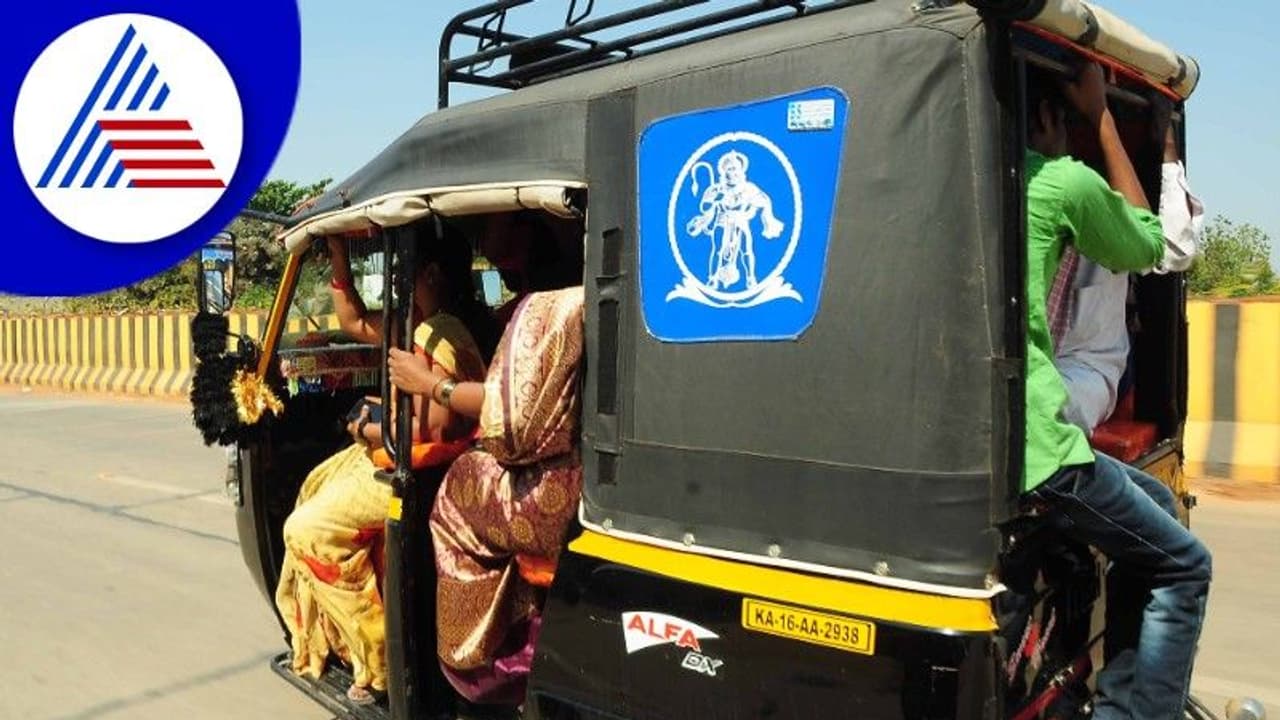 ಕಾನೂನು ಉಲ್ಲಂಘನೆಗೆ ಸಿದ್ಧಹಸ್ತರಾದ ದುರ್ಗದ ಆಟೋ ಚಾಲಕರು! ಕಾನೂನು ಉಲ್ಲಂಘನೆಗೆ ಸಿದ್ಧಹಸ್ತರಾದ ದುರ್ಗದ ಆಟೋ ಚಾಲಕರು!