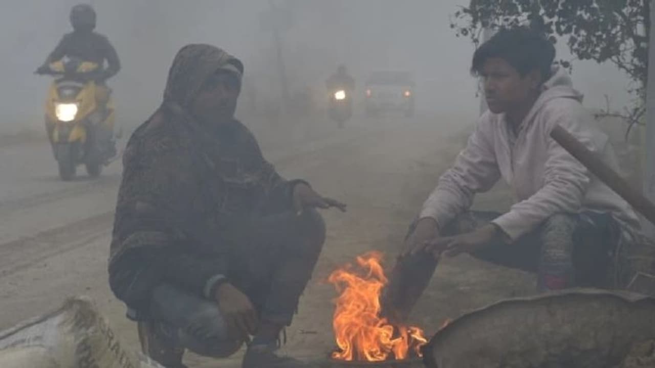 राजस्थान में साल के पहले दिन सर्दी का सितम: सड़कों पर जमने लगी बर्फ, माइनस में पहुंचा तापमान राजस्थान में साल के पहले दिन सर्दी का सितम: सड़कों पर जमने लगी बर्फ, माइनस में पहुंचा तापमान