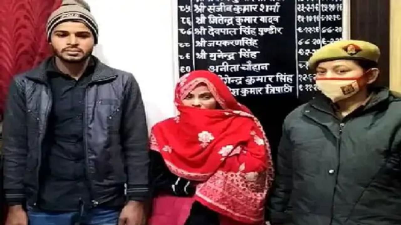 लव ट्रायंगल में हत्या: शादीशुदा महिला ने एक प्रेमी के साथ मिलकर दूसरे की करवाई हत्या, फोन पर लिया पूरा अपडेट लव ट्रायंगल में हत्या: शादीशुदा महिला ने एक प्रेमी के साथ मिलकर दूसरे की करवाई हत्या, फोन पर लिया पूरा अपडेट